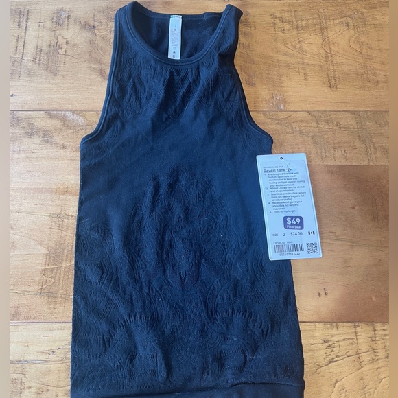 Lululemon tank top with mesh detail - Picture 1 of 3